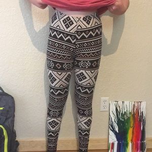 Tan printed leggings! 🍂🍁